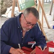 Écrivain, journaliste avec 40 ans d’expérience veut transmettre le plaisir d’écrire.